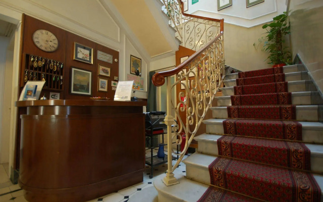 Ely Hotel