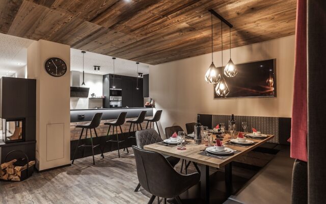 Attractive Apartment With ski Storage Room