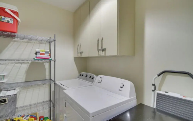 Beachfront Biloxi Condo: Balcony & Community Perks