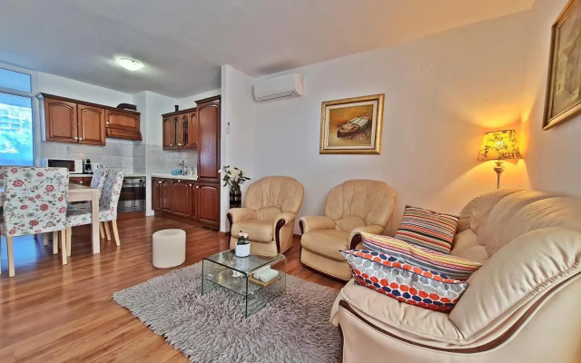 Apartment Nina Marie Ii