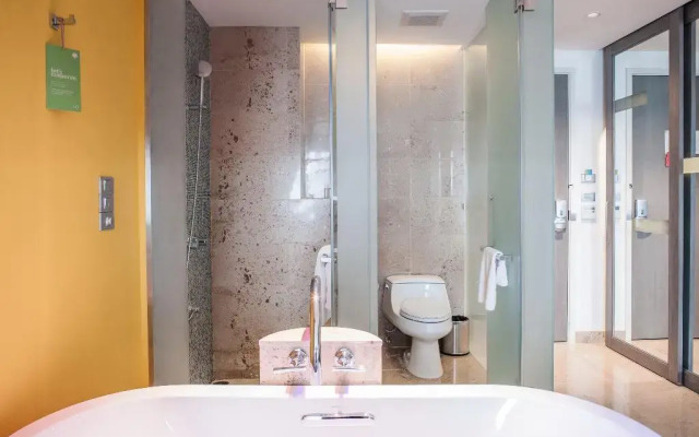 Lit Bangkok Hotel