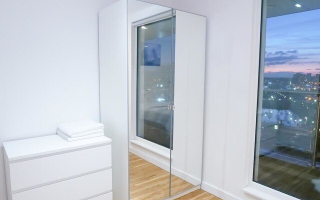 Bright 2BR Apartments Quays
