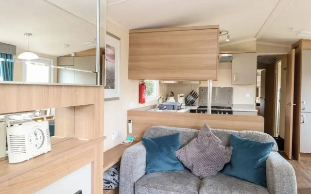 5 Berth 3 Bedroom Caravan Holiday Home in Fritton