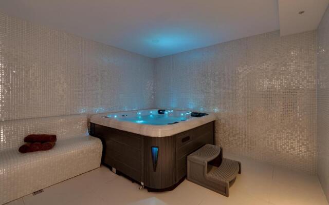 Luxury Villa Lucas with heated pool, whirlpool, sauna, 14 pax