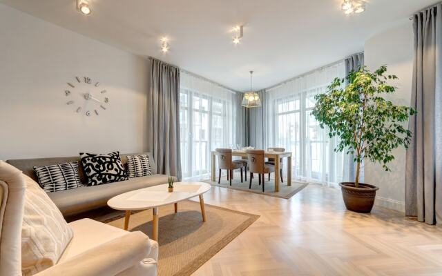 Swanky and Modern Marina Residence