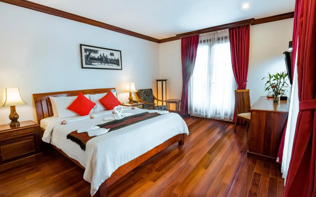 The Suite By Royal Crown Hotel