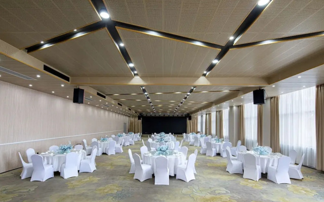 Microtel by Wyndham Miluo Downtown Hotel