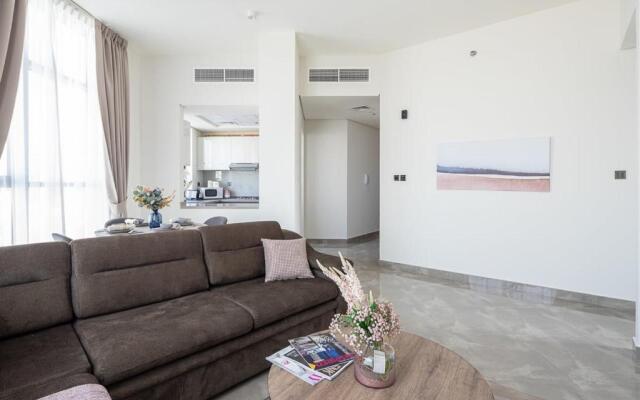 Frank Porter - Majestique Residence