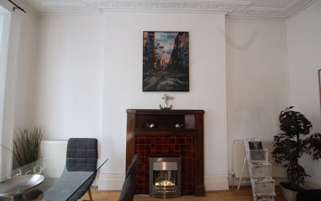 Kensington 3 Bed 2 Bath Apartment