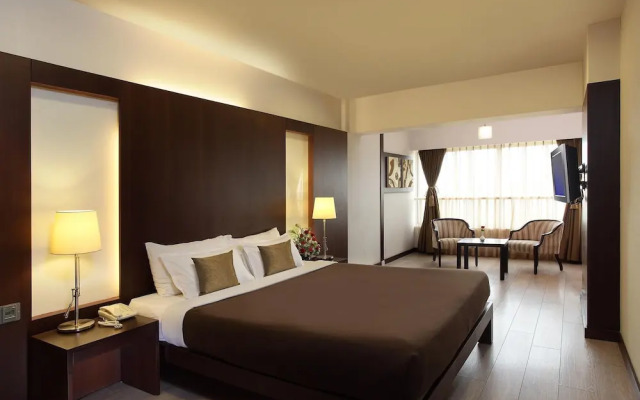Hotel Aurora Towers