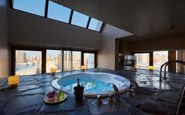 Hotel Love