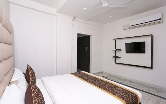 Hotel The Leaf by OYO