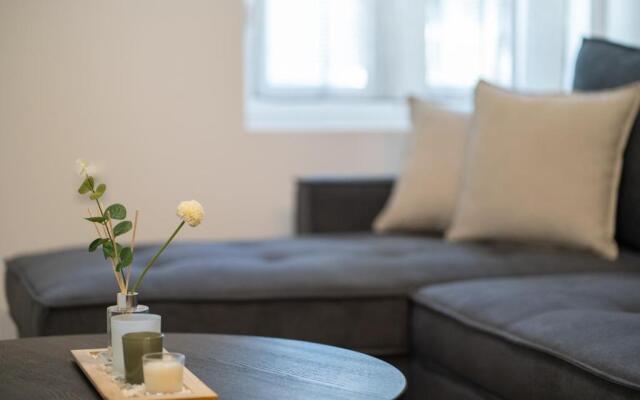 Zalman's Ground Floor 1BR Place