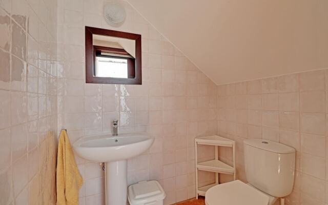 Villa Eiras Altas Grande by Portucasa