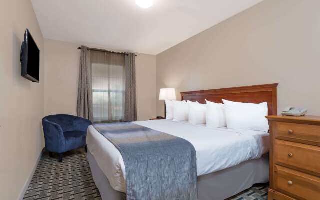 Days Inn & Suites by Wyndham Sellersburg