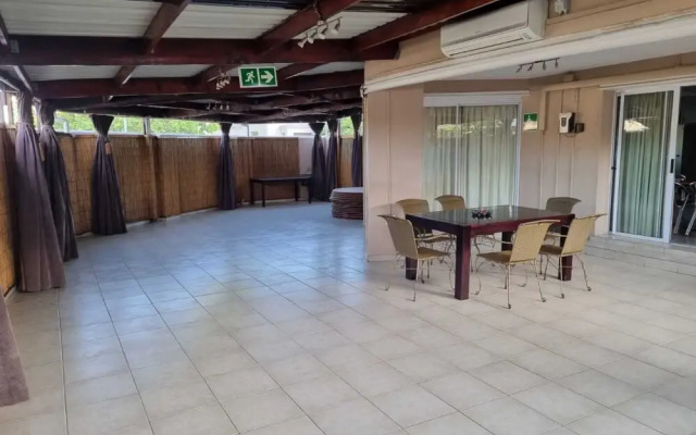 Savoy Lodge - Room With Breakfast Included