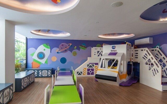 Menesse City Condo 1417