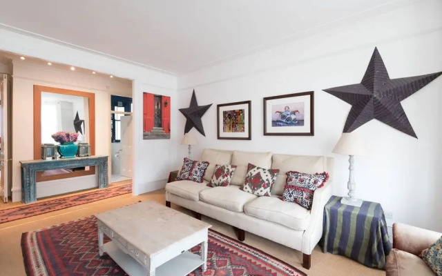 Remarkable Richmond Home By The Tube Station