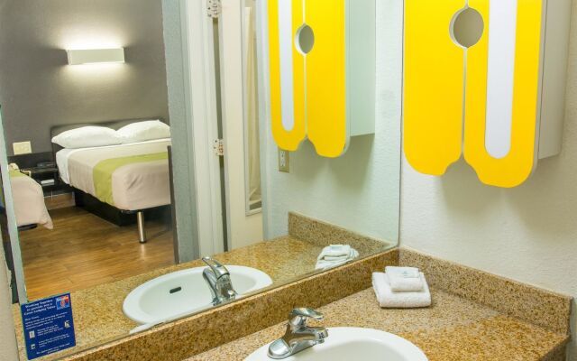 Studio 6 San Antonio, TX - Lackland AFB