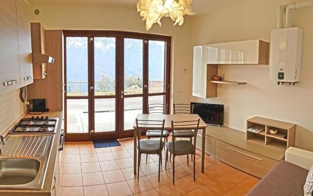 La Quiete 19 Lake view apartment by Gradadomusmea