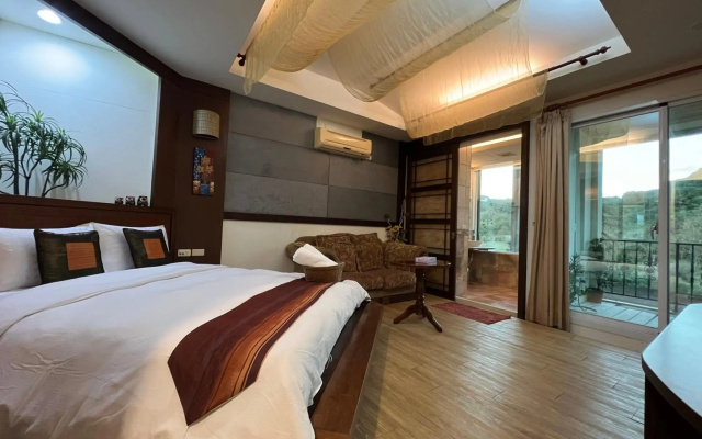 Ming-Jun Holiday Inn