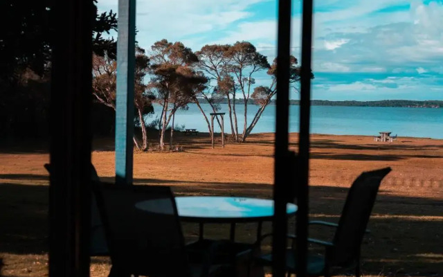 Waterfront Retreat At Wattle Point