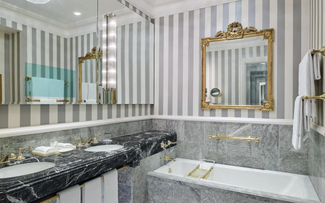 5th & 55th Residence Club