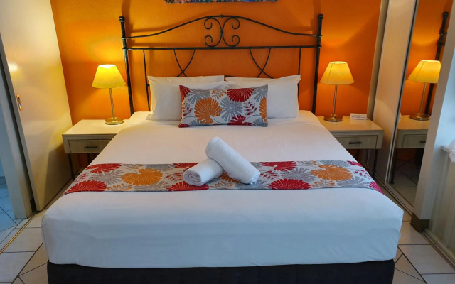 Le Cher Du Monde – Guest Rooms – Port Douglas