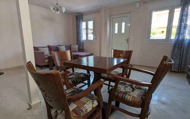 Achilleas Rentals in Kamena Vourla