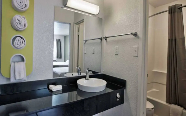 Motel 6 Tallahassee, FL - Downtown