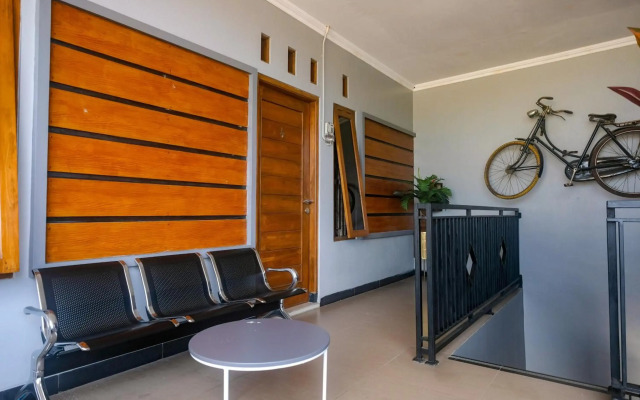 Super OYO 1226 Al Abror Homestay