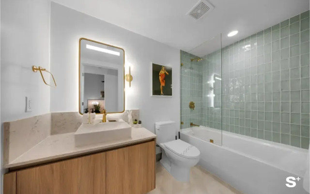 Chic Downtown Retreat 1BR Apartment
