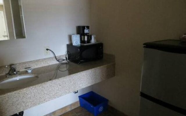 Shoreside Inn & Suites