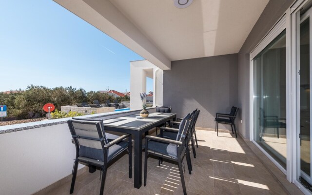 Apartments with Pool Villa Zora