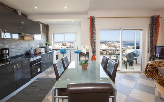 B17 - The Stunning Seaview Apartment