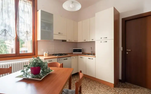 Venice Grand Canal Style Apt 2 by Wonderful Italy