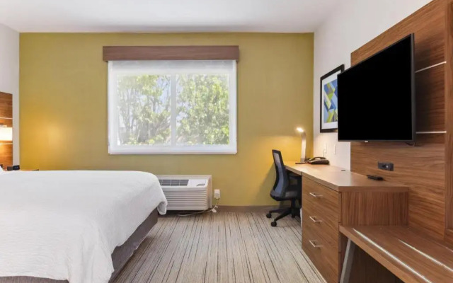 Holiday Inn Express & Suites Mountain View Silicon Valley by IHG