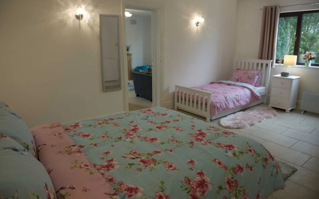 Lovely Mountain View Apartment - Short Drive to Beaches