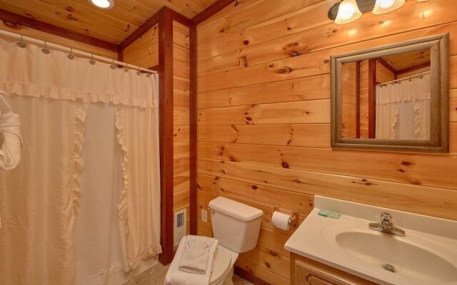 Pool Movie 1 Apartment 6