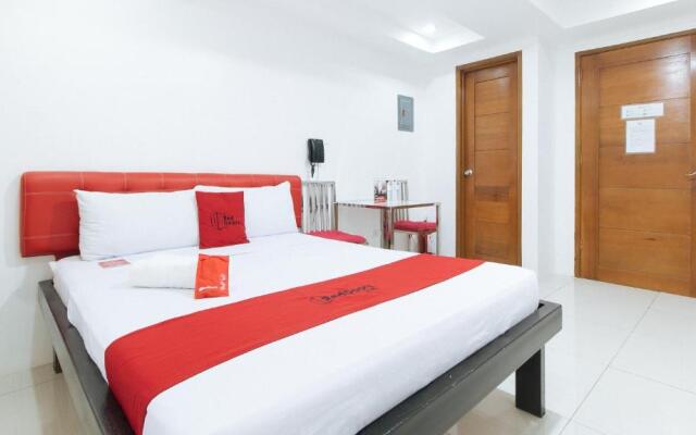 RedDoorz @ DBuilders Rooms Bangkal Makati