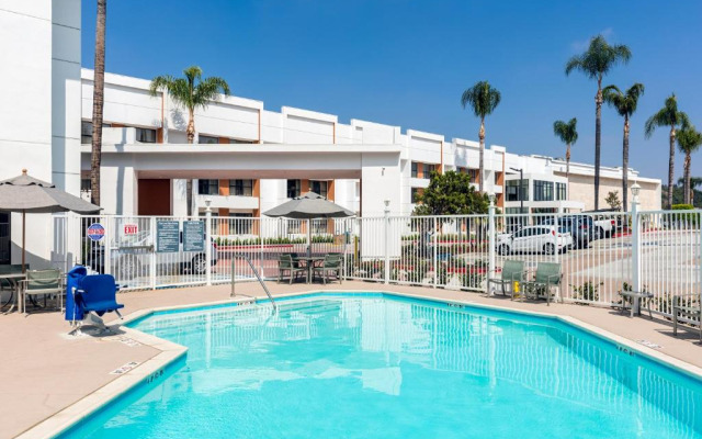 DoubleTree by Hilton Pomona