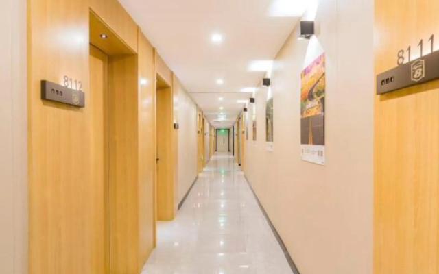 Super 8 Collection Hotel (Beijing Zhongguancun Dazhongsi Subway Station)