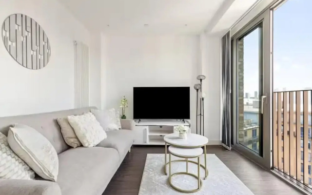 London Gateway Apartment