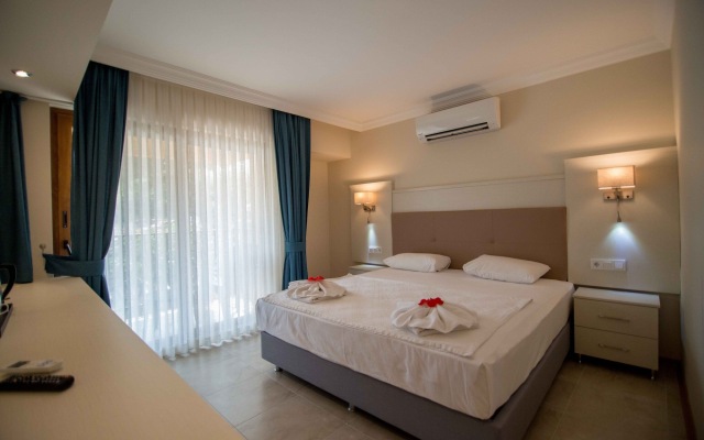 Hotel Holiday Calbis