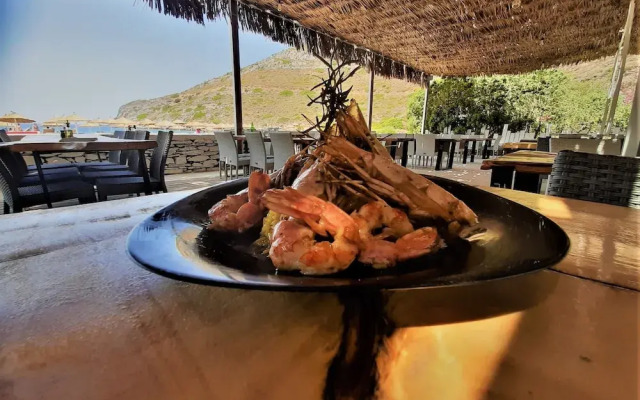 Spathi Beach Bar Restaurant & Suites