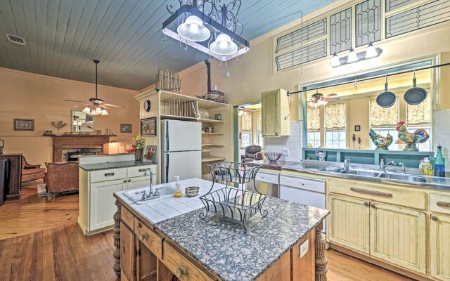 The Lilly House: Historic Glen Rose Home w/ Porch!