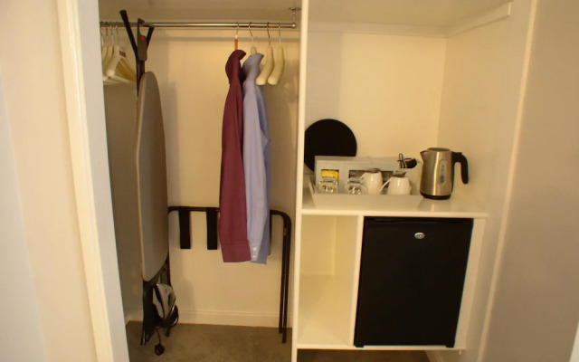 St. Magloire Guesthouse