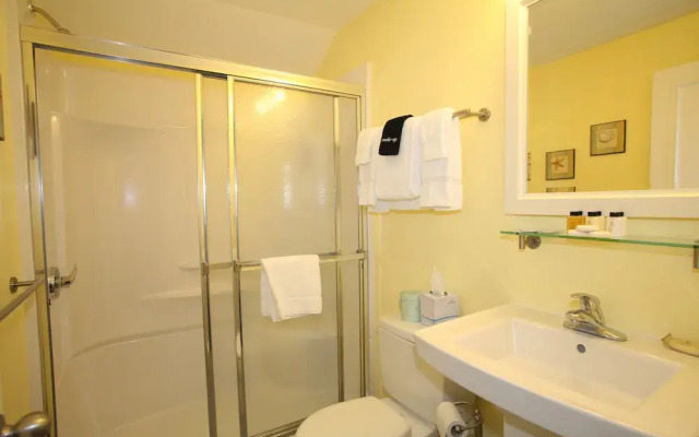 Glen Cove Inn & Suites