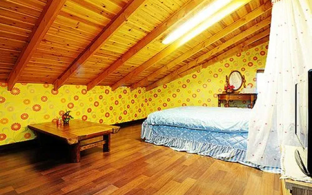 Ganghwa Mani Goldon Piglet Pension