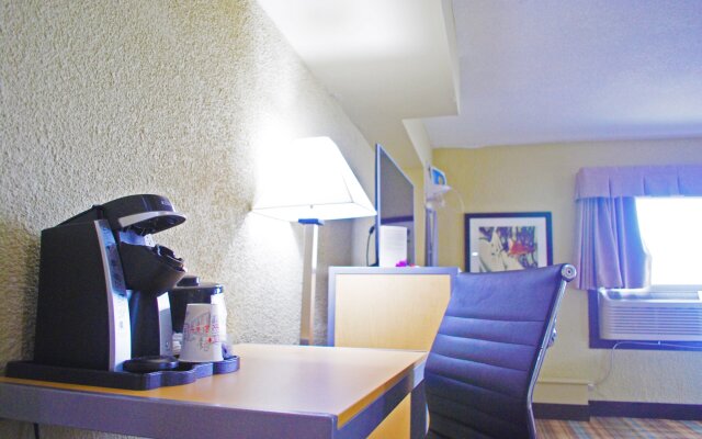 Ramada By Wyndham Edmonton Yellowhead Nw